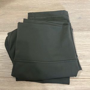 Cropped army green align leggings